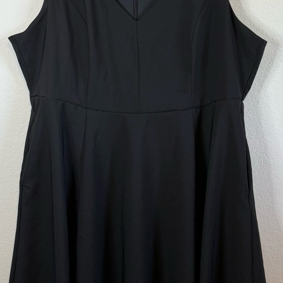 Torrid At The Knee Studio Refined Crepe Skater V Neck Black Dress Pockets Sze 22 - Picture 3 of 14